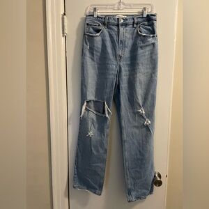 Abercrombie and Fitch The 90’s Ultra High Rise Distressed Straight Jean Size 30